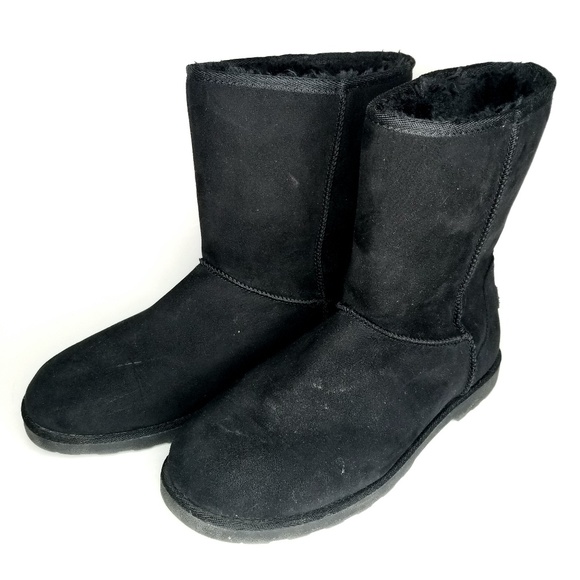 Makalu Shoes - Makalu Boots Black on Black Size 10M Faux Fur